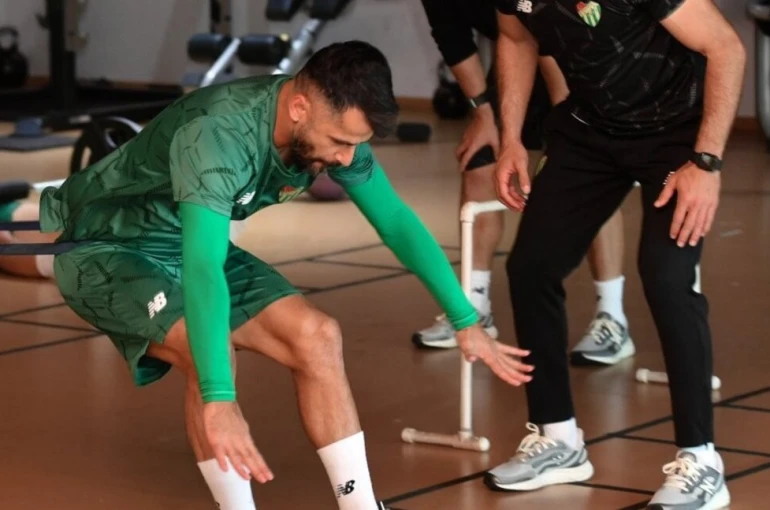 Bursaspor sabah antrenmanında kuvvet çalıştı