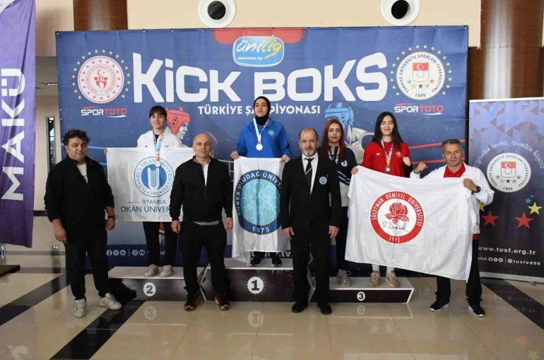 BUÜ’lü kick boksçulardan madalya başarısı