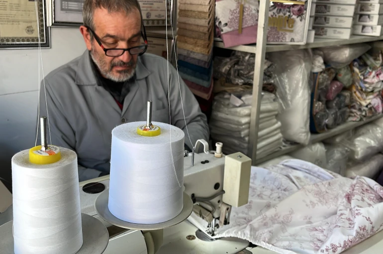 Büyük dedesinden miras yorgancılığı devam ettiriyor