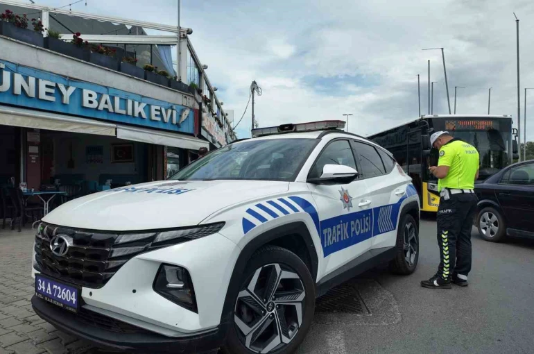 Büyükçekmece’de abart egzoz kullanan ehliyetsiz sürücüye 266 bin lira ceza