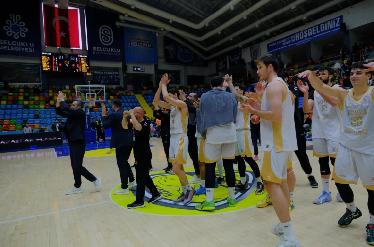 Büyükşehir adını yarı finale yazdırdı