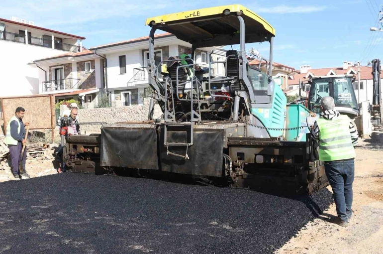 Büyükşehir Datça’da 53 bin metrelik yol ağını yeniliyor