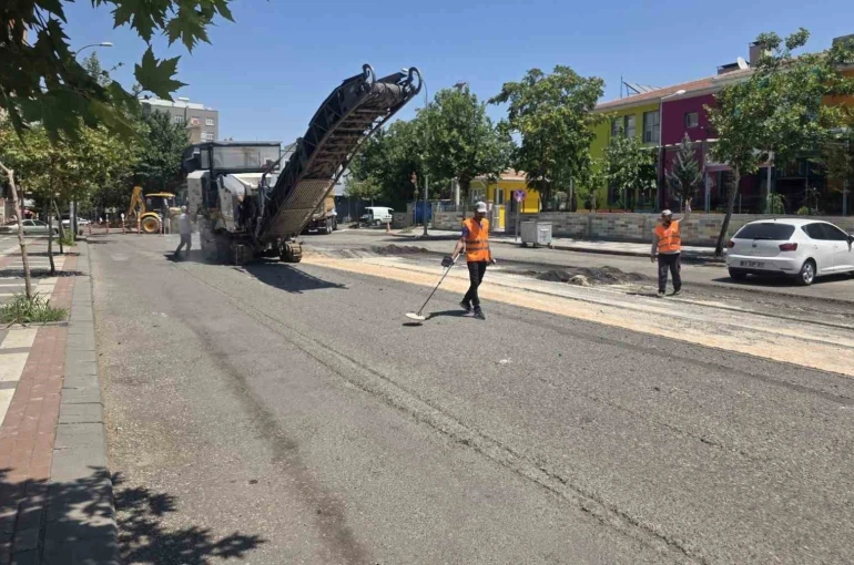 Büyükşehir Siverek merkezinde asfaltlama çalışması yaptı