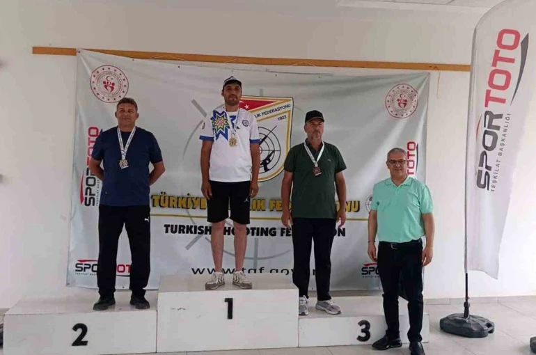 Büyükşehir sporcularından çifte başarı