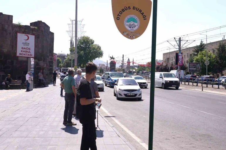 Büyükşehir Zabıta’dan otobüs duraklarında denetim