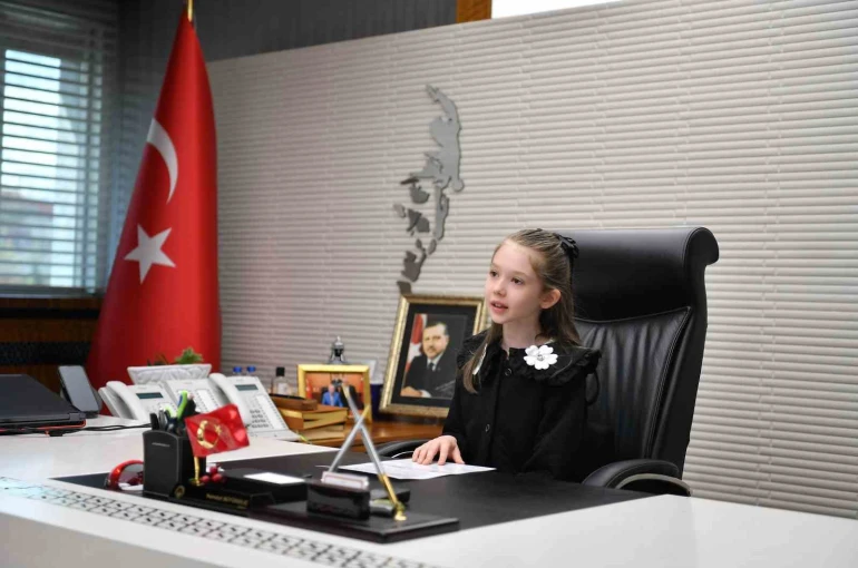 Büyükşehir’de başkanlık koltuğuna minik Zeynep oturdu