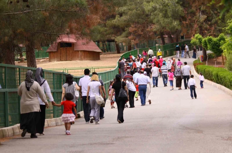 Büyükşehir’den 23 Nisan’da öğretmen ve öğrencilere anlamlı jest