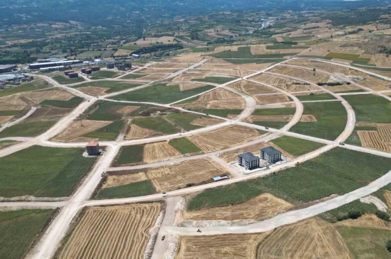 Büyükşehir’den İnegöl’e 18 kilometre uzunluğunda yeni yol