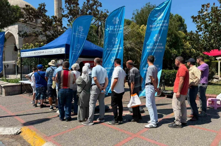 Büyükşehir’den vatandaşlara aşure ikramı