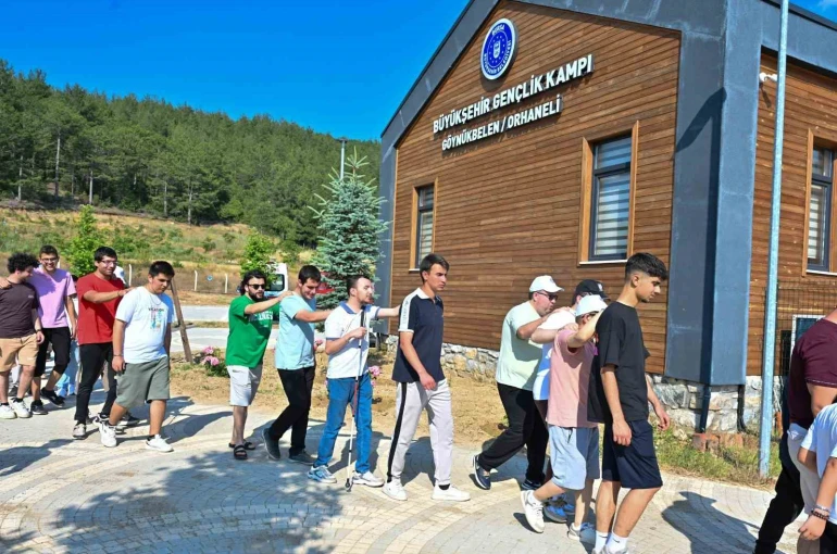 Büyükşehir’in gençlik kampında engeller eğlenerek aşıldı