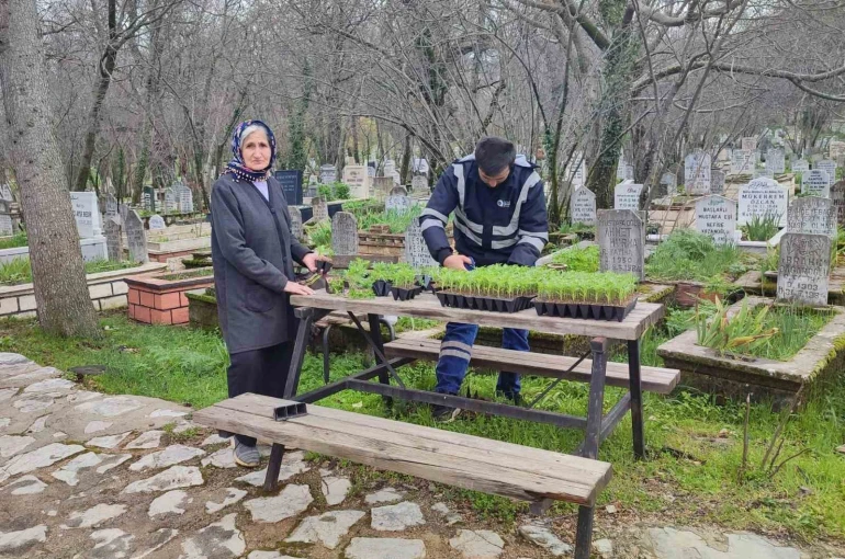 Büyükşehir’in mezarlıklarda bayram hazırlığı sürüyor