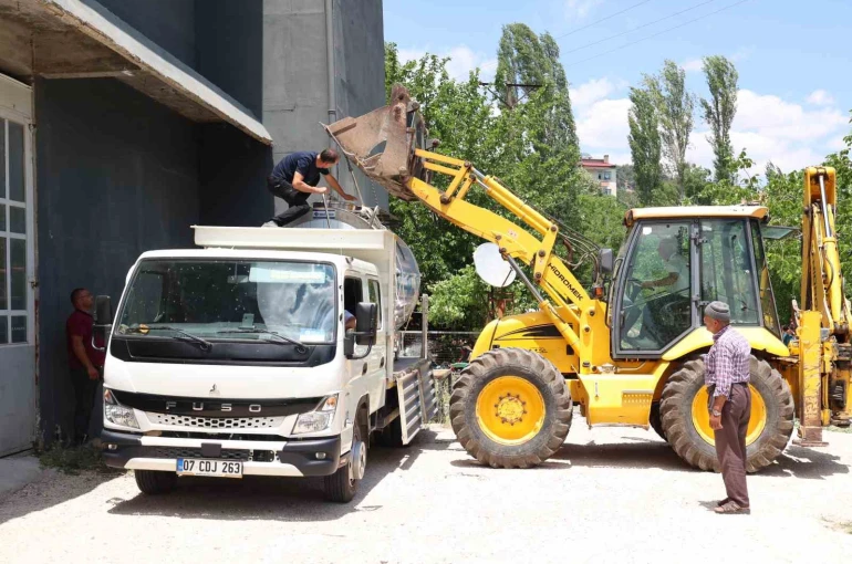 Büyükşehir’in üreticilere ekipman destekleri sürüyor