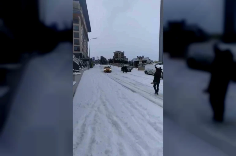 Buzlu yolda kaza böyle geldi
