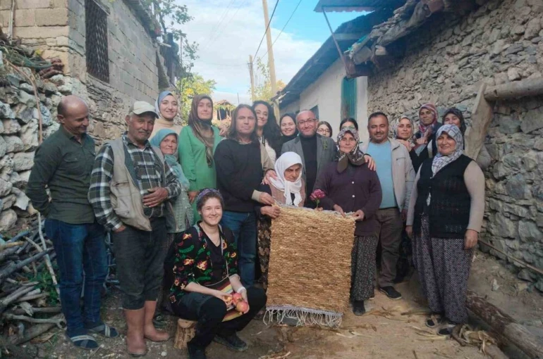 Çal’da keşfedilen benzersiz dokuma örneği: Mısır kapçığı hasır dokuma
