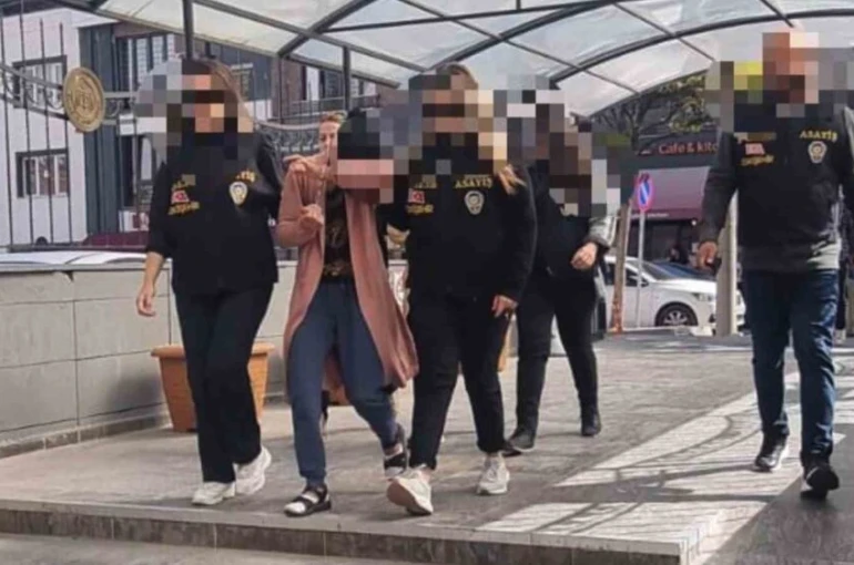 Çaldıkları 2 milyon lira değerindeki ziynet eşyasını kirli bebek bezinin içine sakladılar