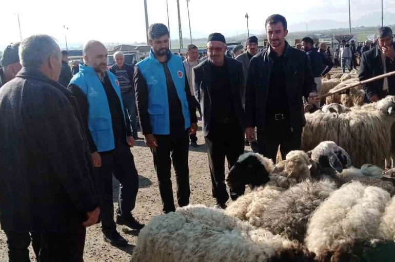 Çaldıran’da din görevlileri vatandaşı bilgilendirdi