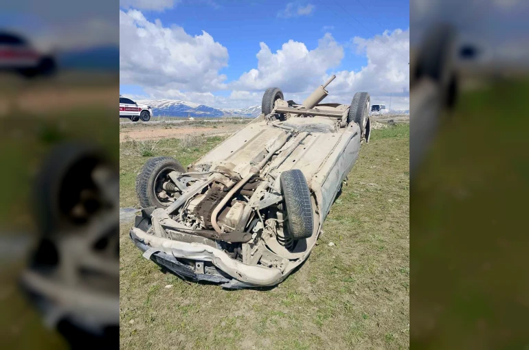 Çaldıran’da otomobil takla attı: 2 yaralı