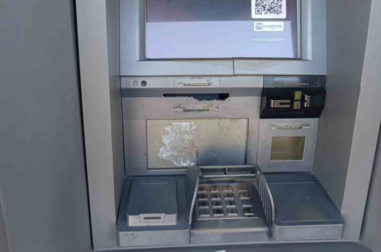 Çalıntı 60 kartla ATM’yi boşaltacaktı, başaramayınca cihaza zarar verdi