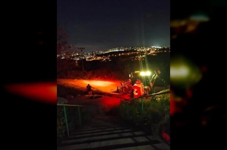 Çalışma sırasında doğal gaz hattı zarar gördü, operatör bayıldı