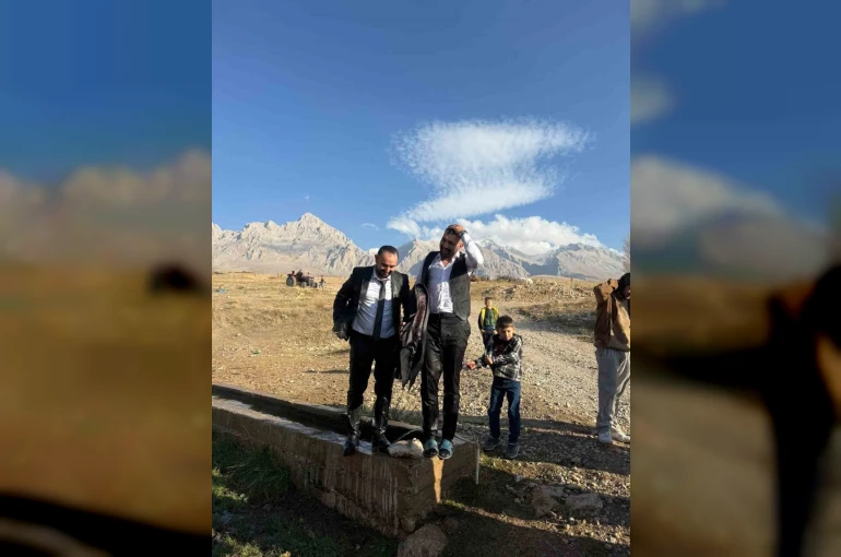Çamardı’da ’damat serinletme’ geleneği renkli görüntülere sahne oldu