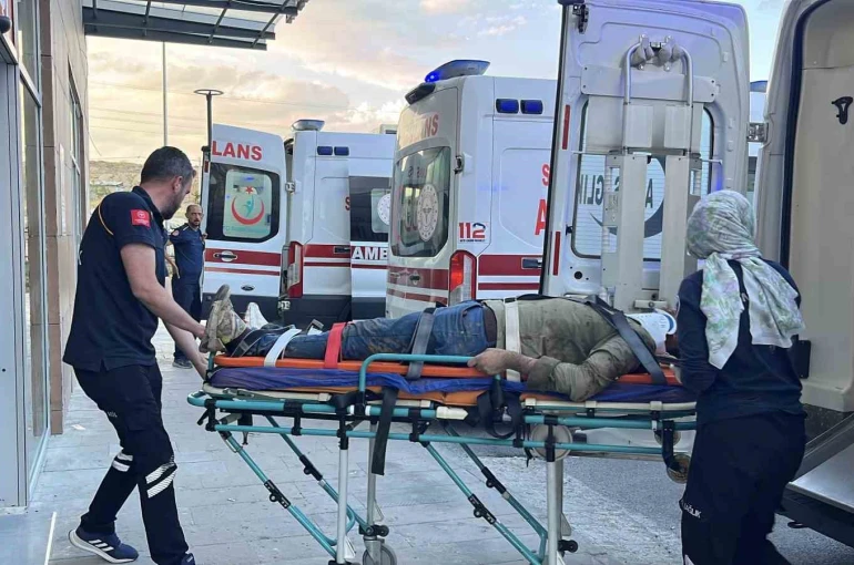 Çamardı’da midibüs devrildi: 3 yaralı