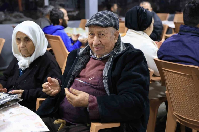 Çameli Belediyesi, Elmalı Mahallesi’nde ilk iftar sofrasını kuruldu