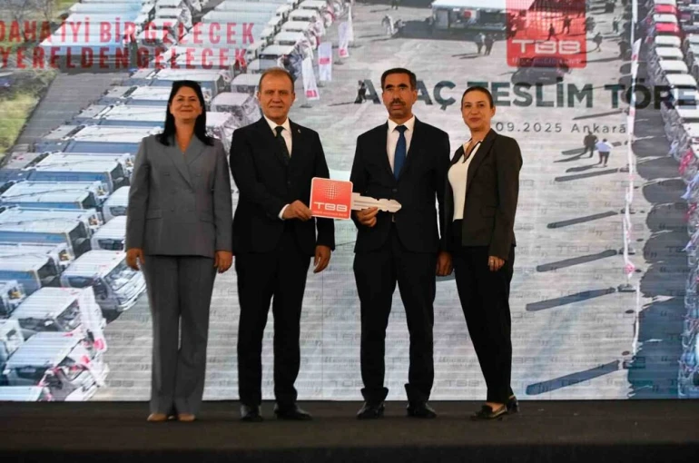 Çameli Belediyesi, Türkiye Belediyeler Birliği tarafından kamyoneti teslim aldı 
