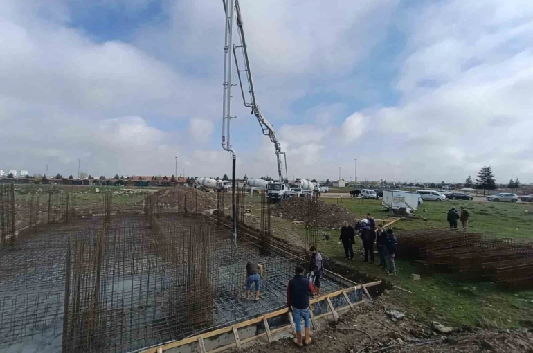 Cami temeli protokol üyelerinin katılımıyla atıldı