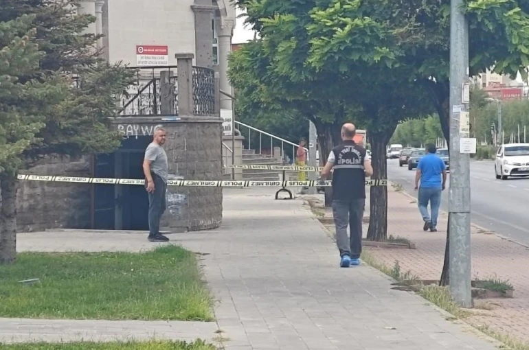 Cami tuvaletinde tartıştığı şahsı bıçaklayan şüpheli yakalandı