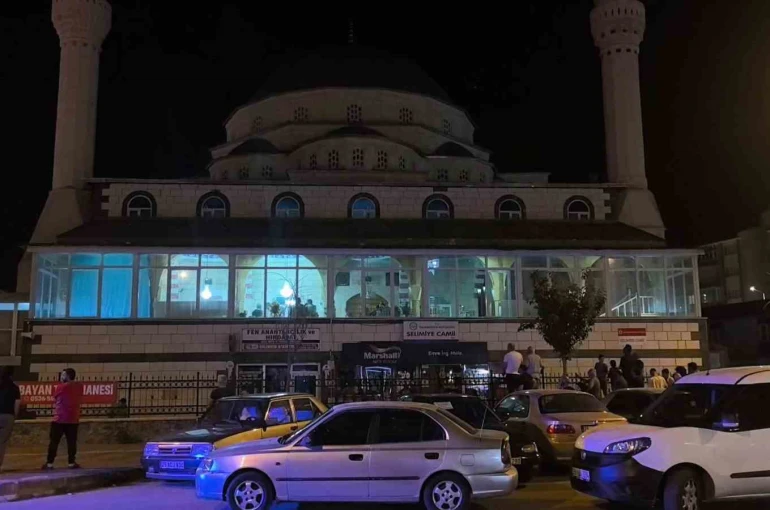 Camide asılı halde bulundu