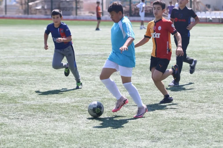 Camiler arası futbol turnuvasında ilk düdük çaldı