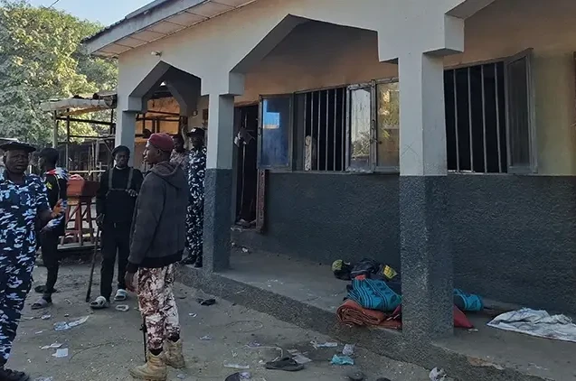 Camiye bombalı saldırı: 7 ölü