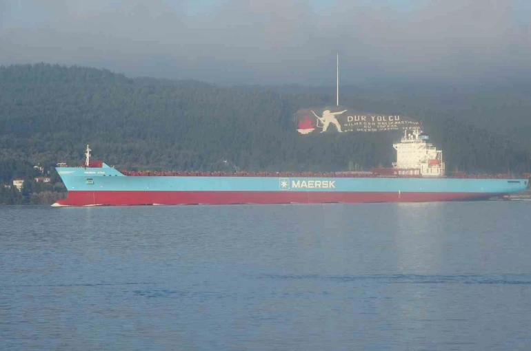 Çanakkale Boğazı’nda konteyner gemisi makine arızası yaptı 