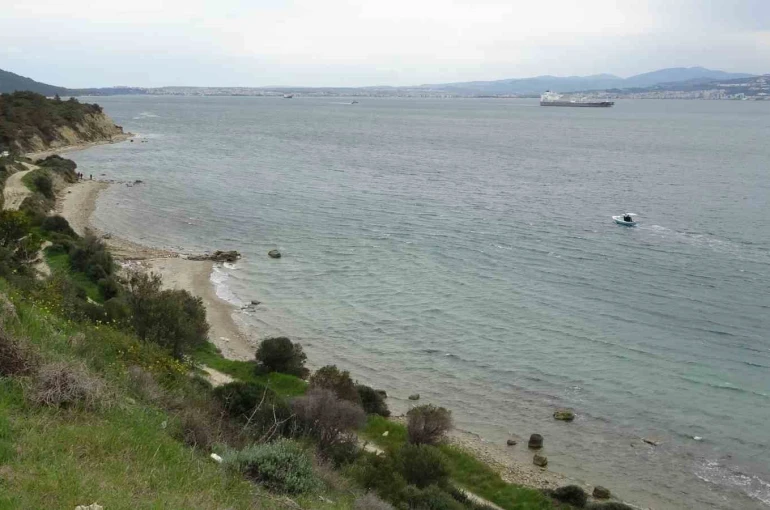 Çanakkale Boğazı’ndaki bombardımanın en net görüldüğü Baykuş iskelesi ve cephe hattı drone ile görüntülendi