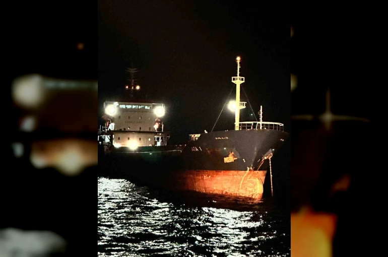 Çanakkale Boğazı’ndan geçen kuru yük gemisi makine arızası yaptı