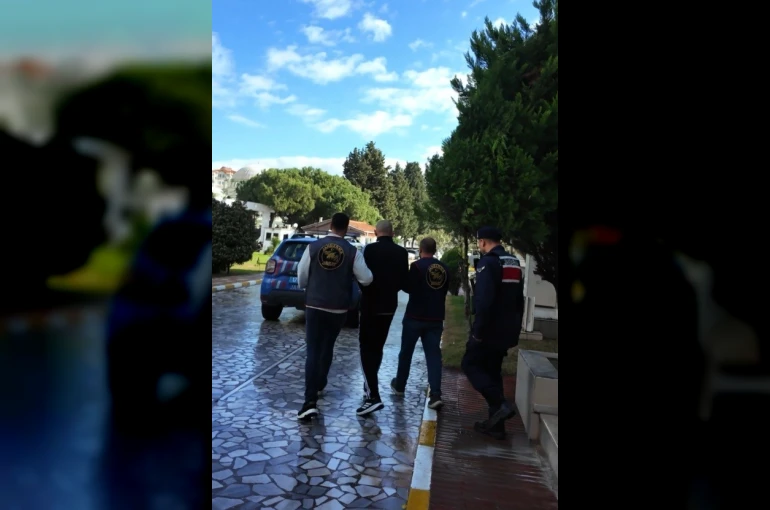 Çanakkale’de 15 yıl hapis cezası ile aranan şahıs saklandığı evde yakalandı