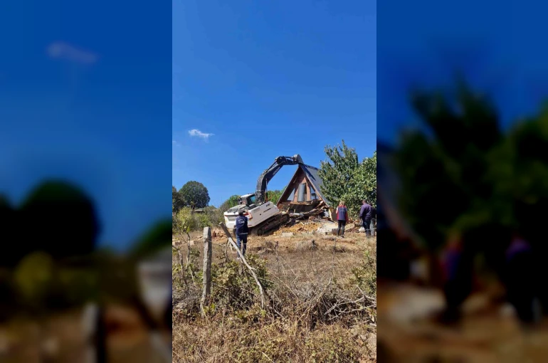 Çanakkale’de 16 kaçak yapı yıkıldı