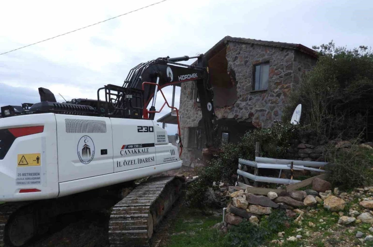 Çanakkale’de 31 kaçak yapı yıkıldı