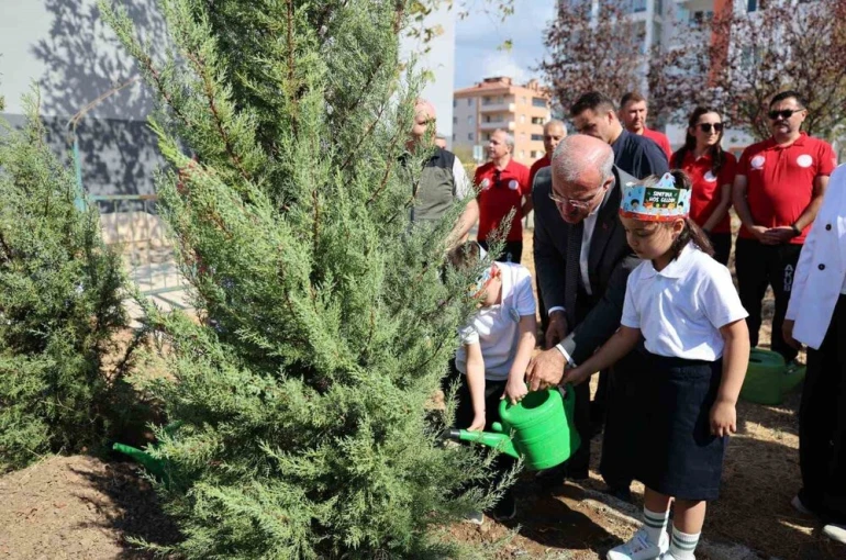 Çanakkale’de 78 bin öğrenci okullarına ’Yeşil Vatan’ dersiyle başladı