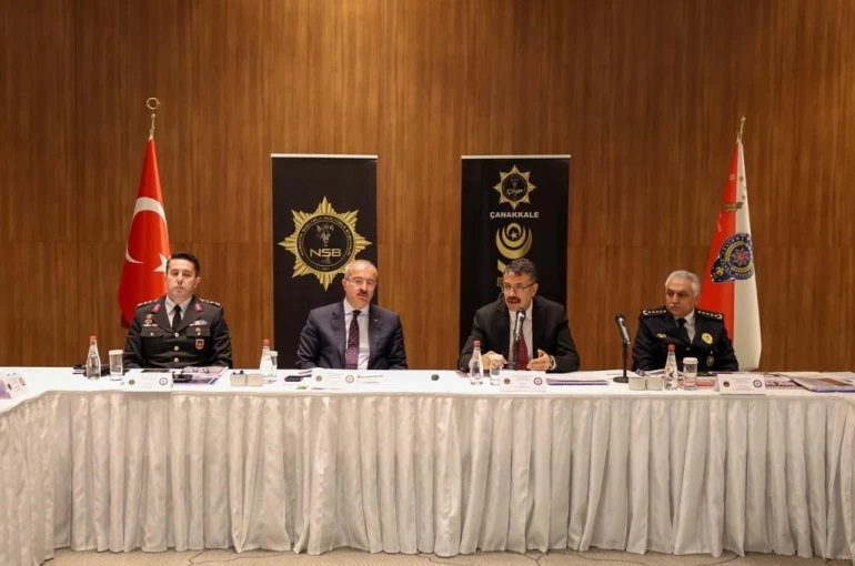 Çanakkale’de Bakan Yardımcısı Çelik’in katılımıyla narkotik suçlarla mücadele değerlendirmesi yapıldı