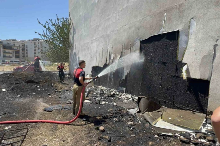 Çanakkale’de ev ve arabalar yanmaktan son anda kurtuldu