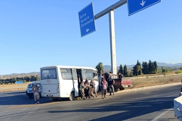 Çanakkale’de işçi minibüs ile hafif ticari araç çarpıştı, kaza ucuz atlatıldı