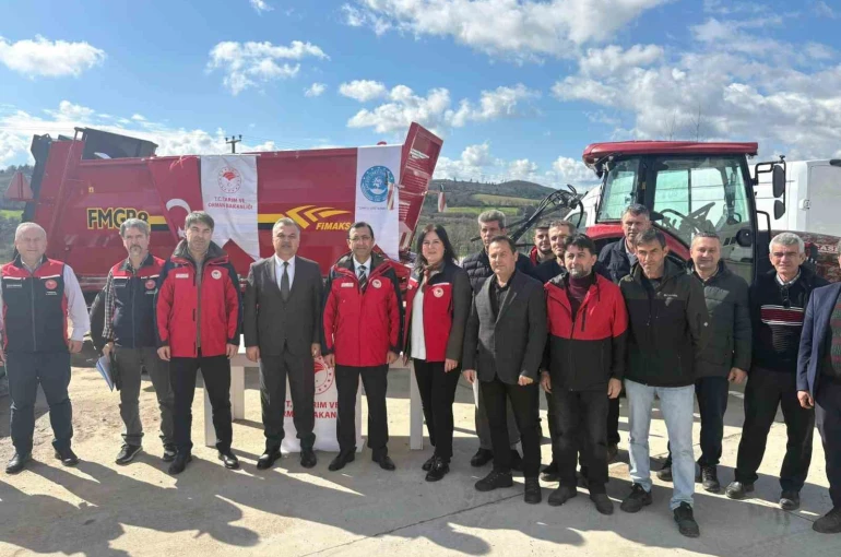 Çanakkale’de katı gübre dağıtma makinaları işletmelere teslim edildi
