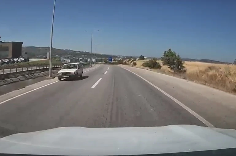 Çanakkale’de ters yönde giden sürücü kazaya davetiye çıkarttı