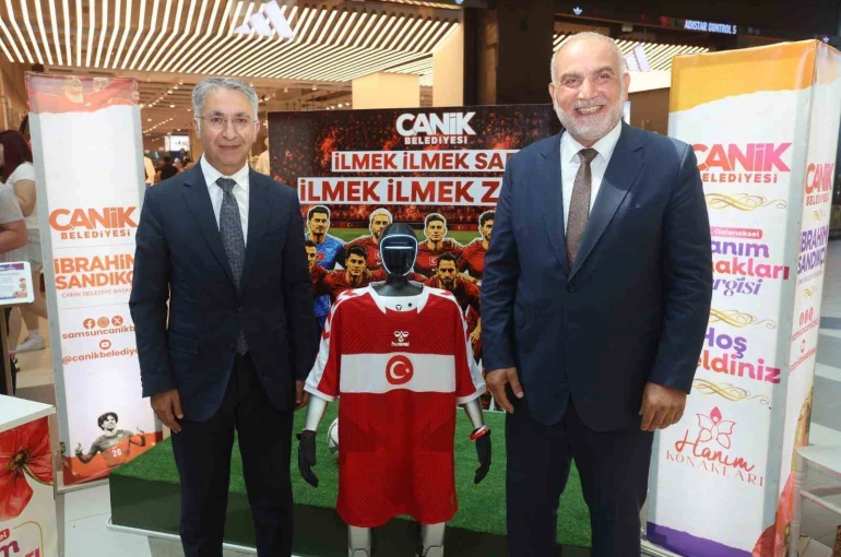 Canikli kadınlar A Milli Takım’a destek için ilmek ilmek örüp sergiledi
