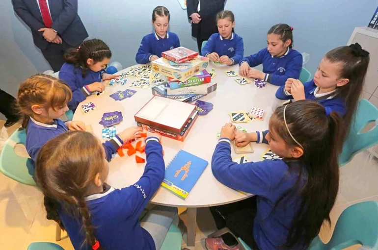 Canik’te 27 akıl ve zeka sınıfı öğrencilerle buluştu