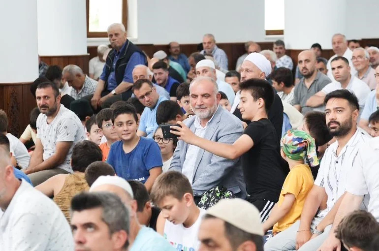 Canik’te camiler çocuklarla doldu taştı