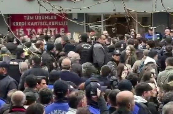 Çankaya Belediye Başkanı Güner’in açıklaması sırasında gerginlik