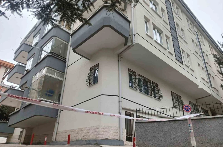 Çankaya’da çökme oluşan apartmanda yaşayanlar tedbir amaçlı tahliye edildi