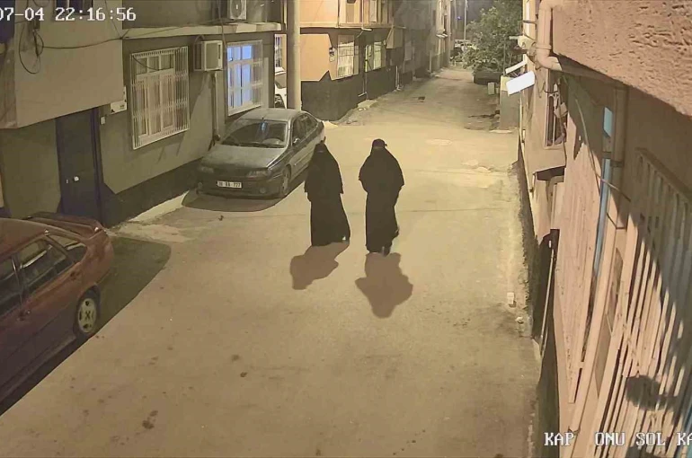 Çarşaf giyip keşif yaptılar, 40 dakikada servet çaldılar